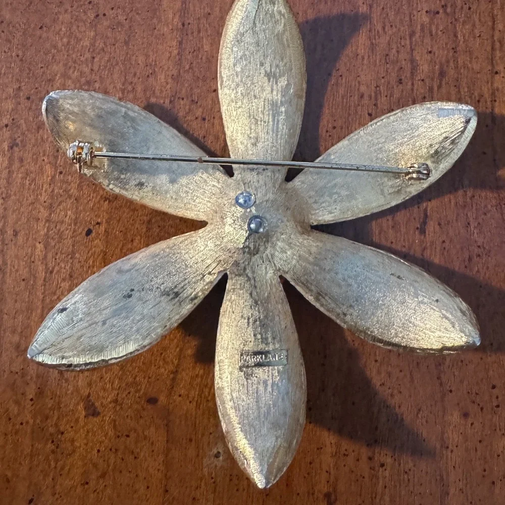 Park Lane Vintage White Enamel Daisy Flower Brooch Gold Tone Textured 3 Inch